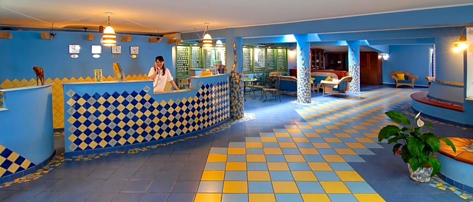 Three-room apartment a stones throw from the sea