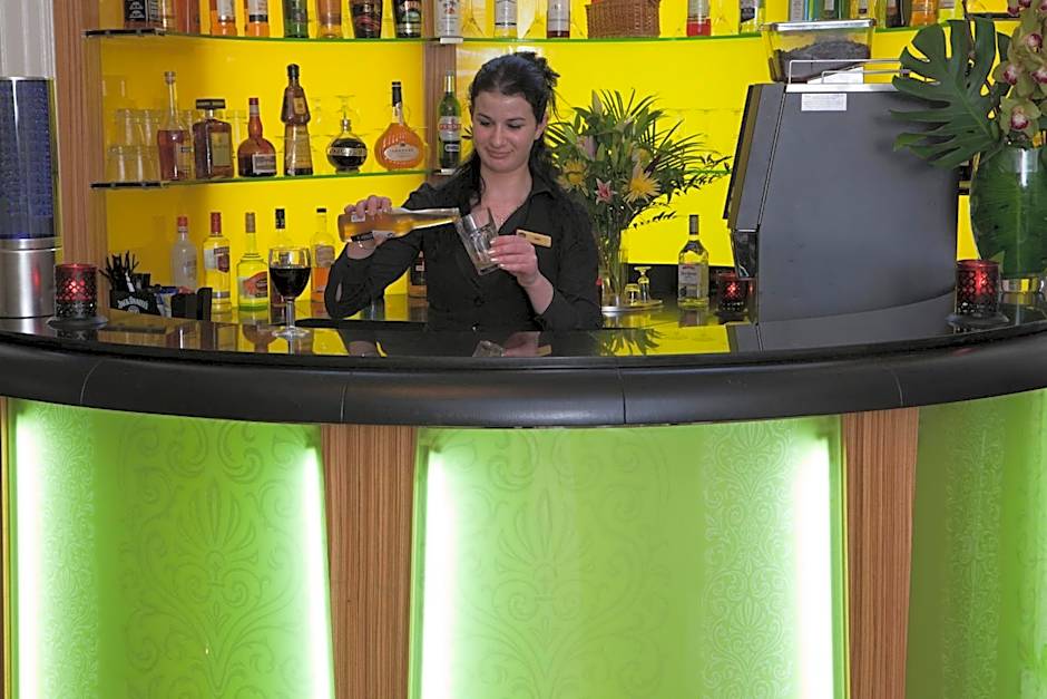 Park Grand Paddington Court