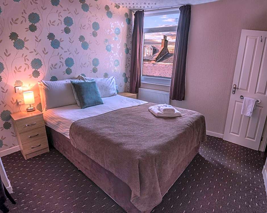 Number 44 Hotel & Bar