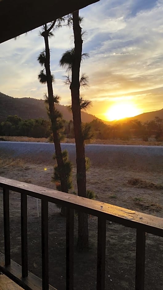 Western Holiday Lodge