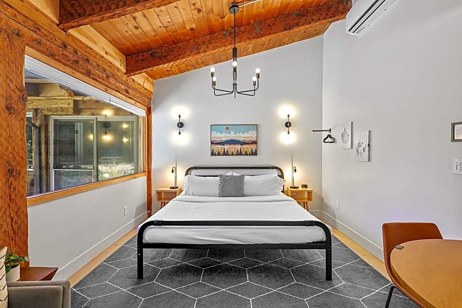 Basecamp Lodge