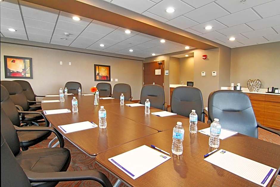 Holiday Inn Express and Suites Calgary University By IHG