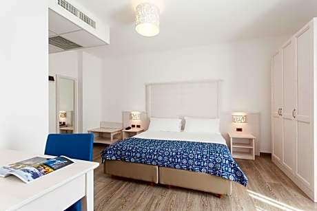 Comfort Double or Twin Room with Lateral Sea View