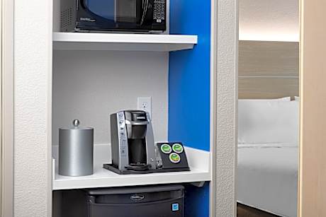 2 Queen Standard Communications Accessible Tub