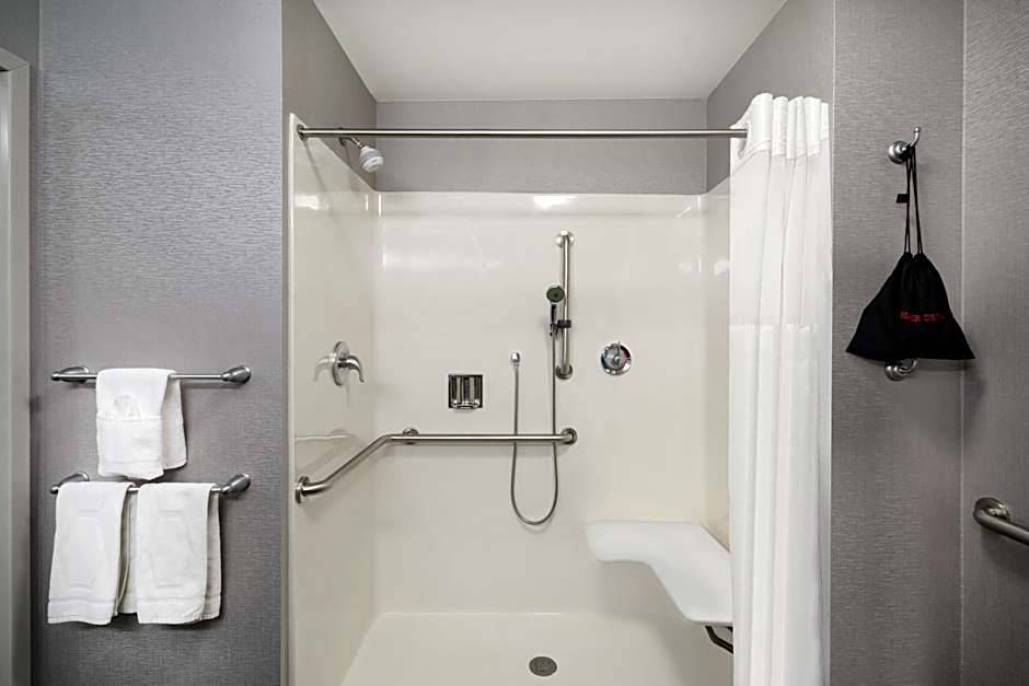 Hampton Inn & Suites Roanoke Airport
