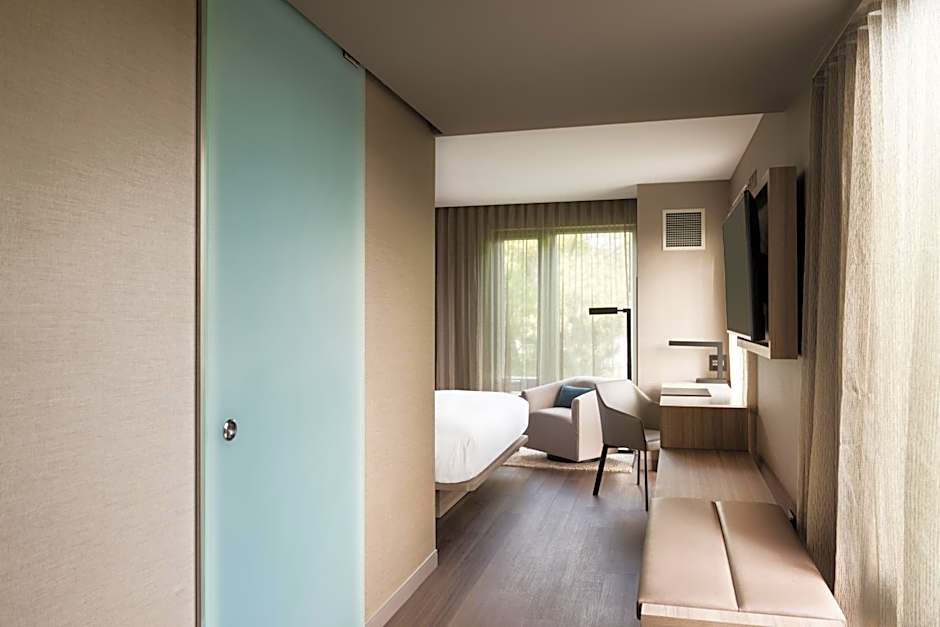 AC Hotel by Marriott Boston Cleveland Circle