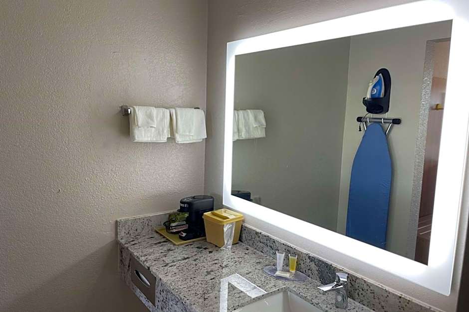 Days Inn by Wyndham Montgomery I-85