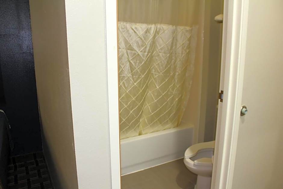 Home Gate Inn & Suites