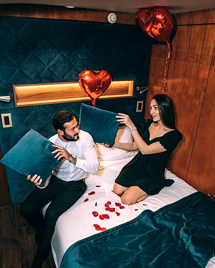 VIP Paris Yacht Hôtel & Spa