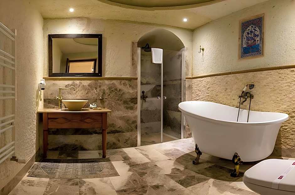 Seki Cave Hotel – Wake Up to Hot Air Balloons
