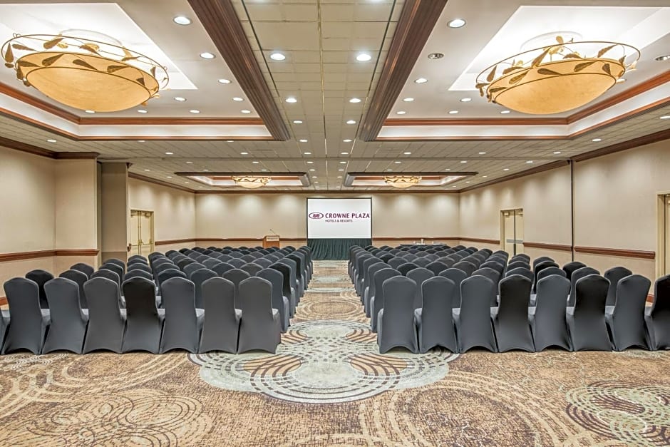 Crowne Plaza Knoxville Downtown University by IHG