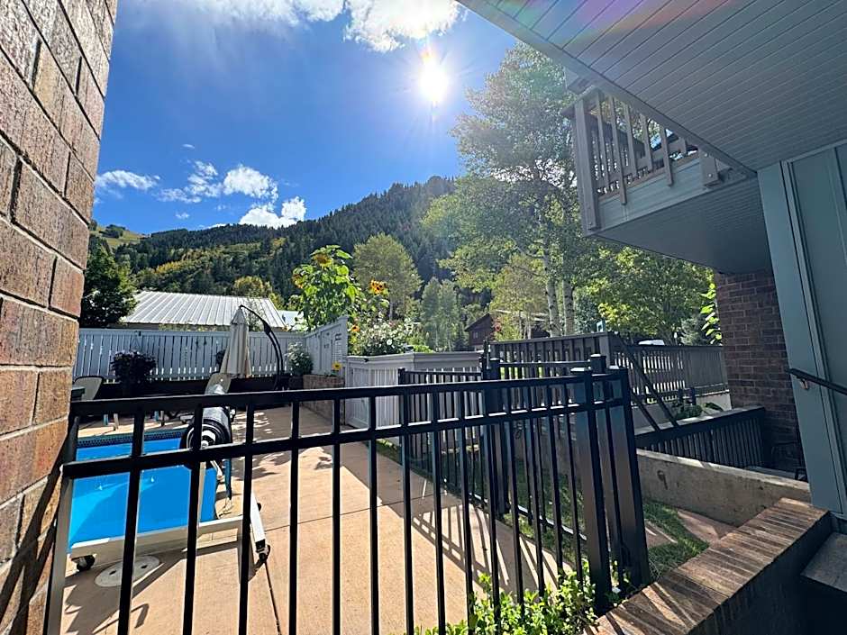 Shadow Mountain Lodge