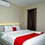 RedDoorz Plus near RS JIH Solo