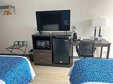 Queen Room with Two Queen Beds - Non-Smoking