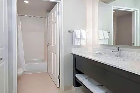 Suite, 2 Bedrooms, Smoking, Fireplace (2 Double Beds)