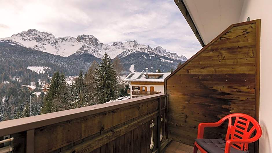 HOTEL DOLOMITI di De Martin D Oscar