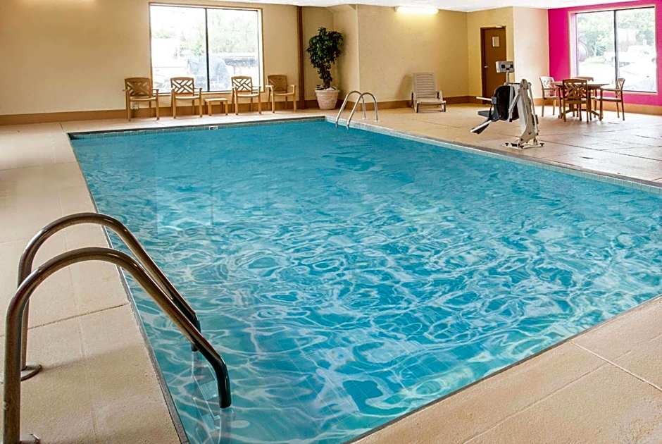 Baymont by Wyndham Waukesha