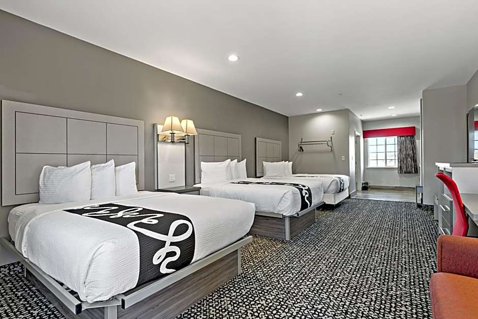 Paris Inn & Suites