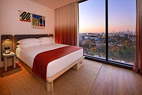 Moxy King Sleeper - High Floor