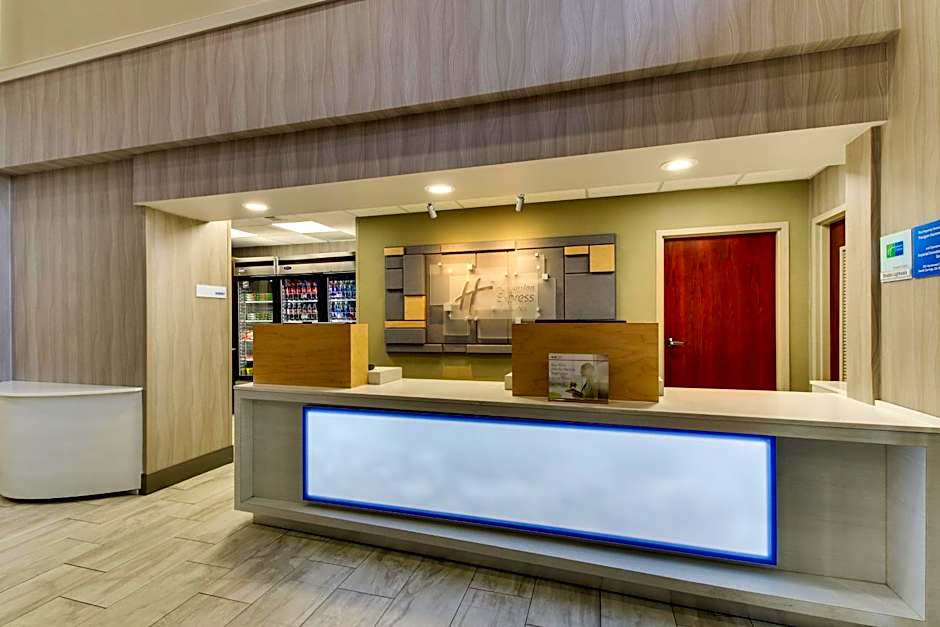 Holiday Inn Express & Suites Atlanta Perimeter Mall Hotel By IHG