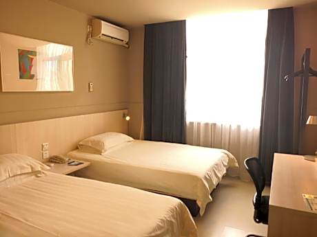 WH - Cinema Standard Room A