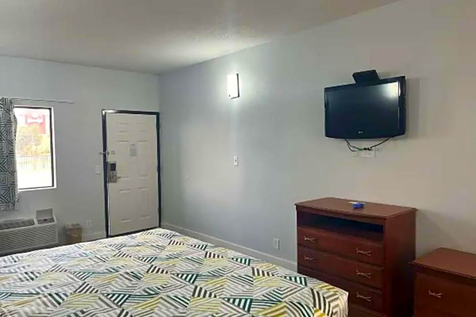 Motel 6 Cleveland, MS – Delta State University