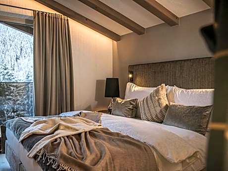 Suite with Mountain View
