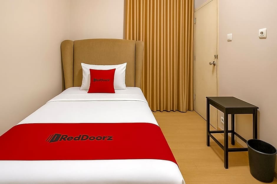 RedDoorz near Metro Bandung