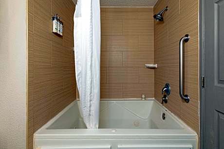 1 King Suite Garden Tub