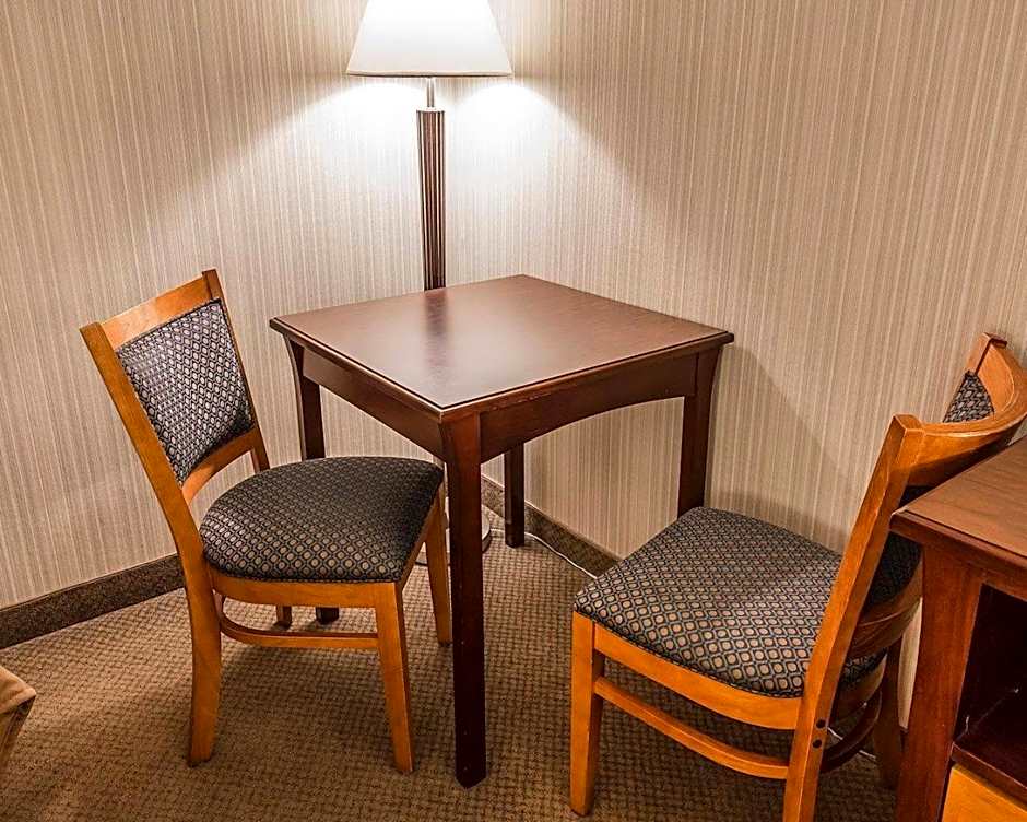Quality Inn & Conference Centre Red Deer - 50th Avenue