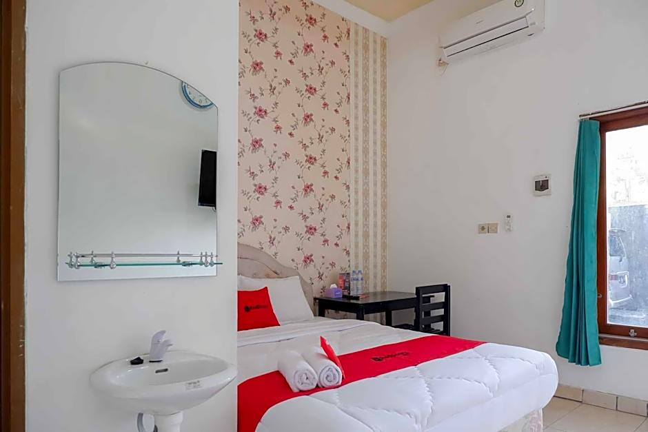 RedDoorz near RSUD Nganjuk