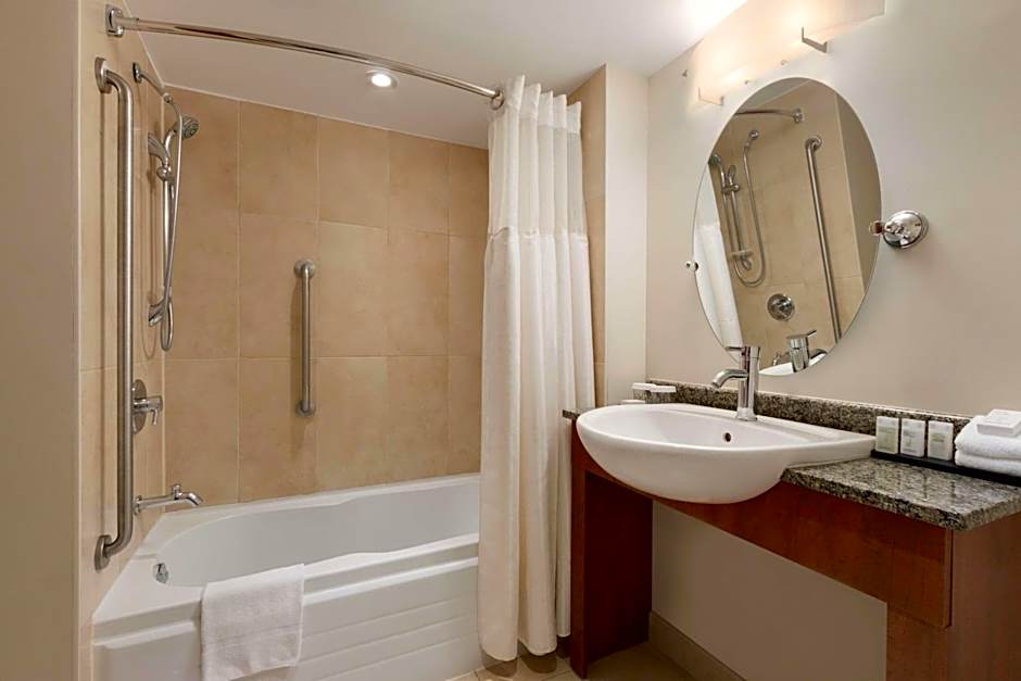 Embassy Suites by Hilton Montreal