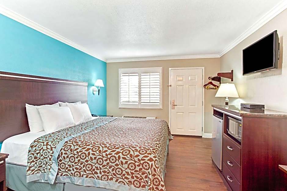 Cabana Inn & Suites