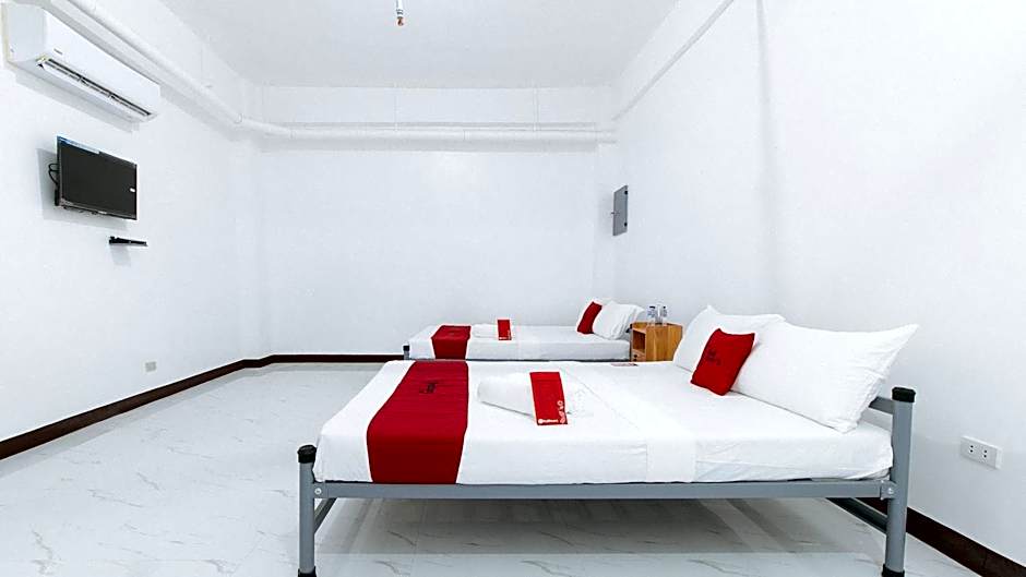 RedDoorz @ Don Martie Beach House Naic Cavite