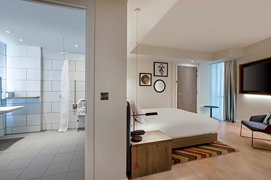 Hampton by Hilton Bath City