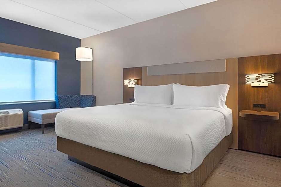 Holiday Inn Express And Suites St.Thomas. By IHG