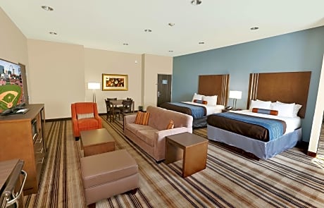 Suite-2 Queen Beds - Non-Smoking, 50 Inch Hd Led Television, Microwave And Refrigerator, Sofabed, Full Breakfast