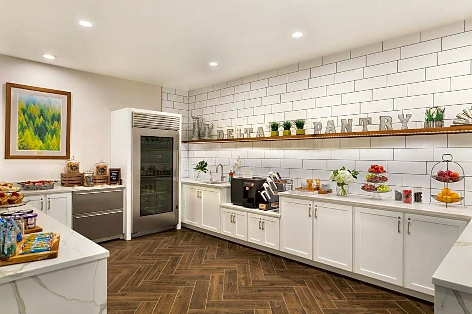 Delta Hotels by Marriott Helena Colonial