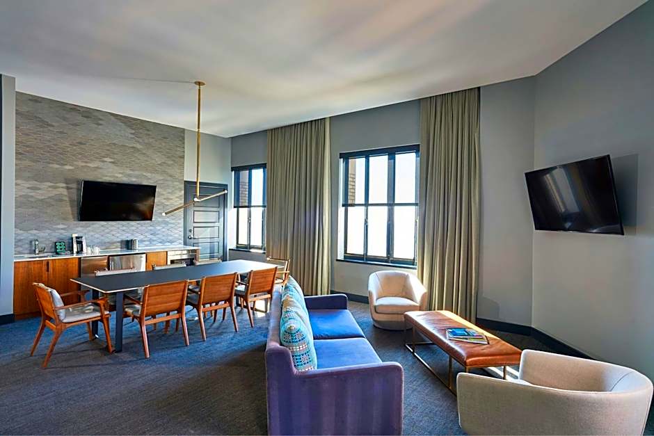 Renaissance Saint Elm Dallas Downtown Hotel