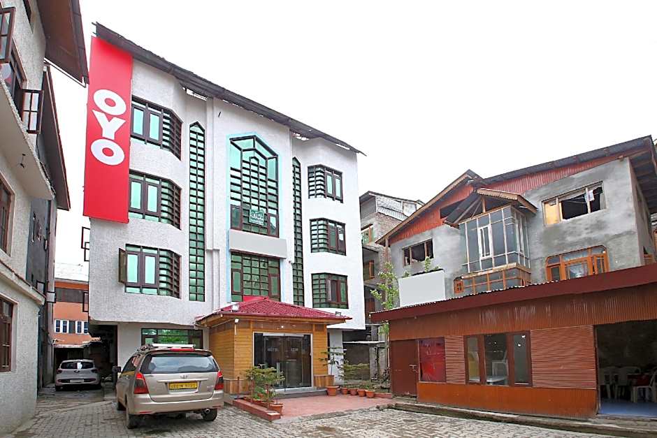 Hotel Azad by OYO