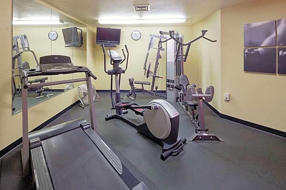 Country Inn & Suites by Radisson, Germantown, WI