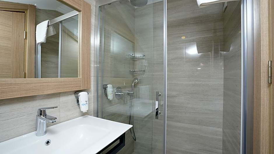 Alesta Seaside Residence