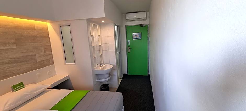 Check Inn Hotel