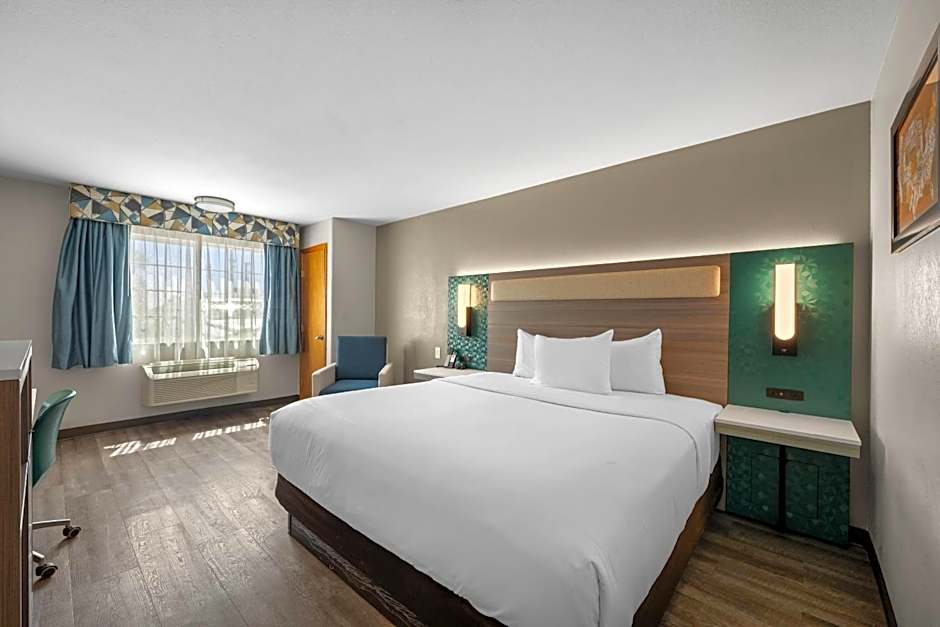 Econo Lodge Inn & Suites Santa Fe South
