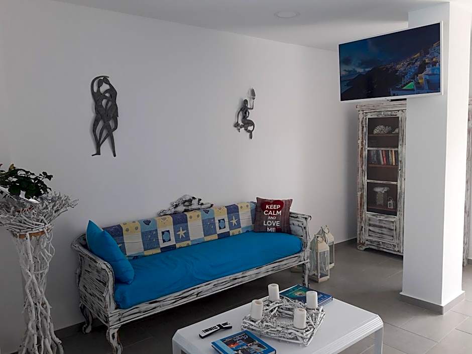 Azalea Studios & Apartments – Kamari, UT