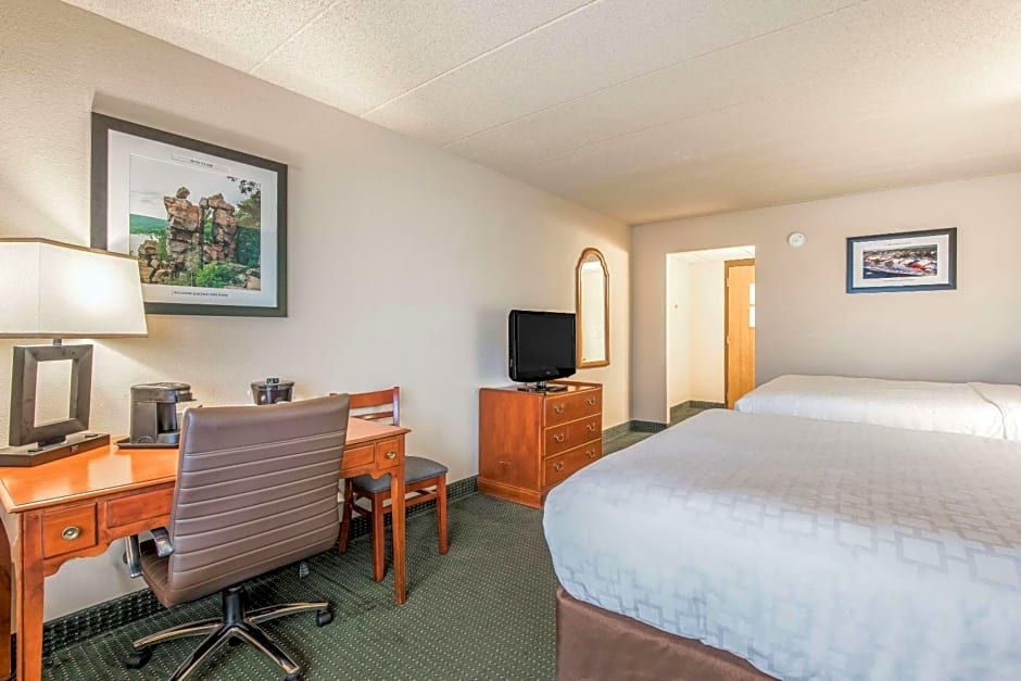 Clarion Hotel and Convention Center Baraboo