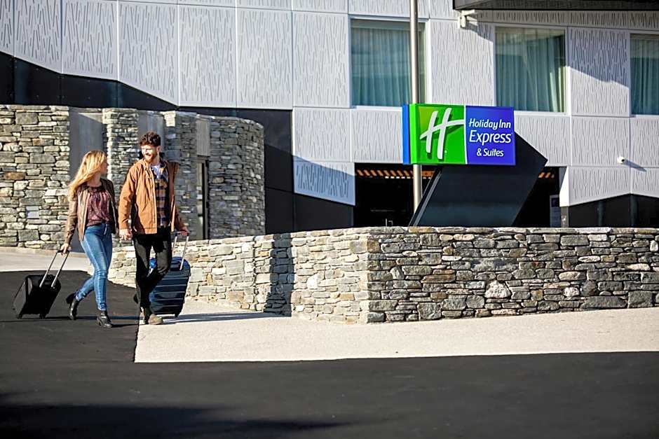 Holiday Inn Express And Suites Queenstown By IHG