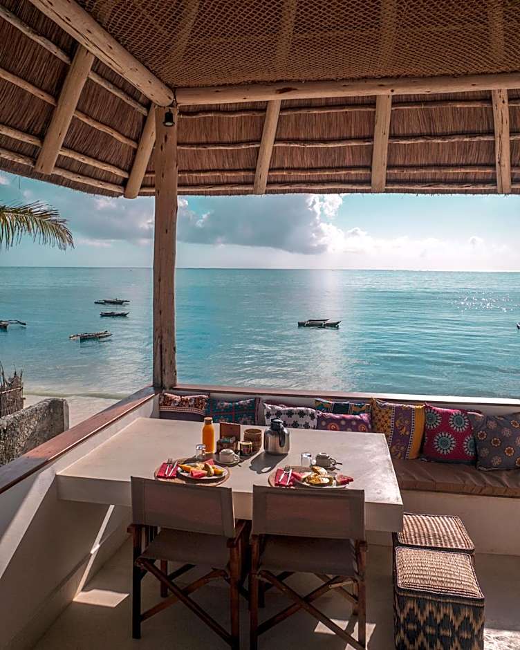 Joya' Beach Suites & Villa