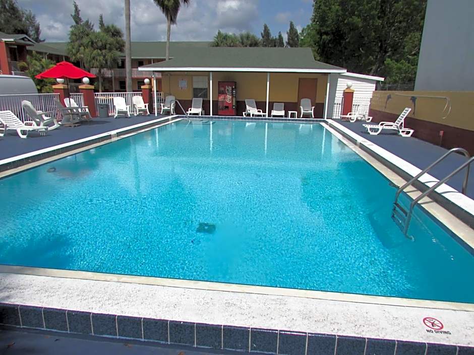 Howard Johnson by Wyndham Ft. Myers FL