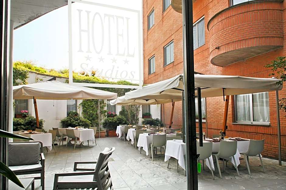Hotel Studios
